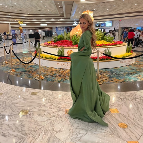 cult gaia 🤍 Worn once for red carpet 💅🏽 Love this dress 🤍